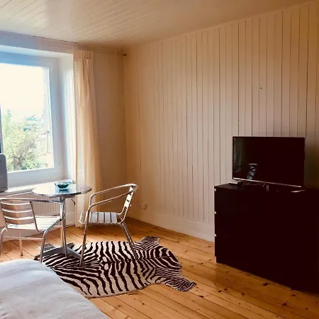 Bed & Breakfast D La Tour